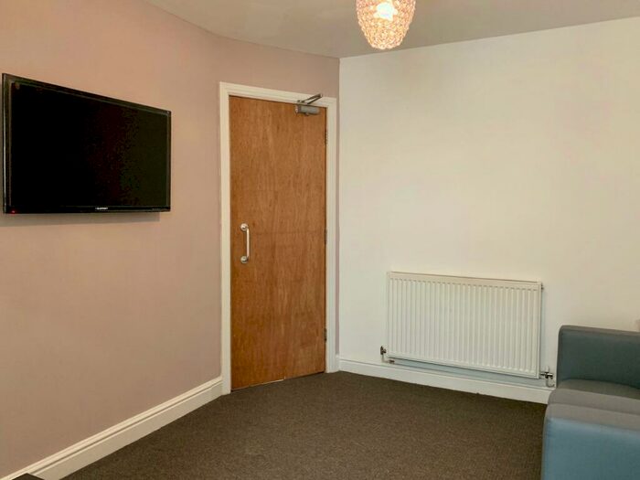 4 Bedroom End Of Terrace House To Rent In Caellepa, Bangor, Gwynedd, LL57