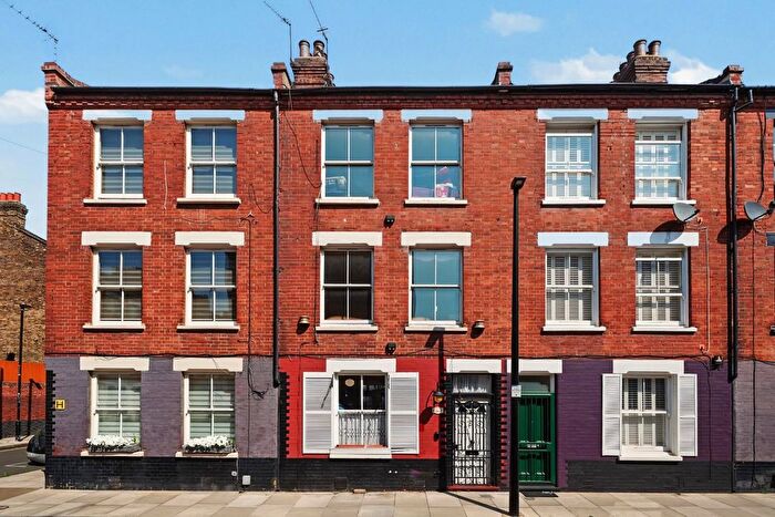 3 Bedroom Terraced House For Sale In Winkley Street, London, E2