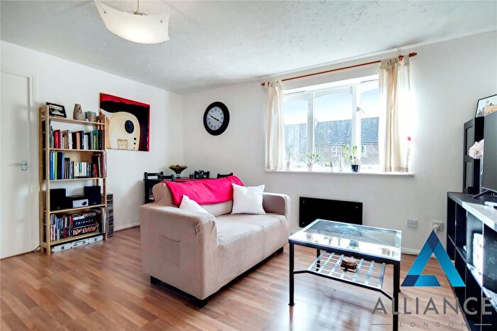 1 Bedroom Apartment To Rent In Telegraph Place, London, E14