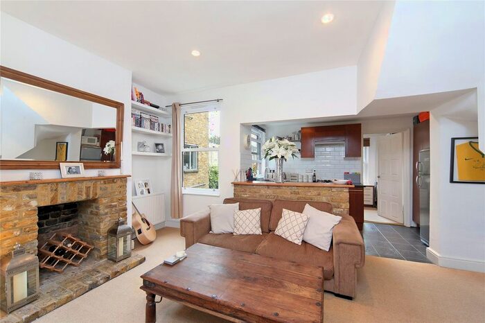 2 Bedroom Flat To Rent In North Street, Clapham Town, SW4