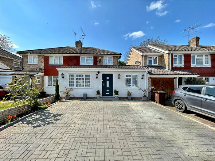 4 Bedroom Semi-Detached House To Rent In Quentin Road, Woodley, Berkshire, RG5