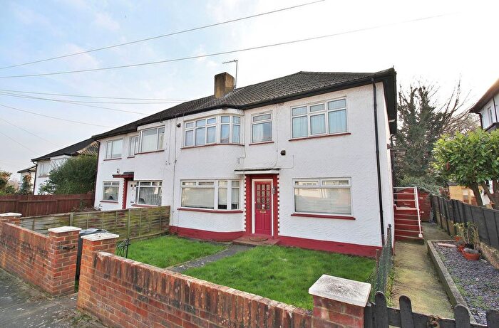 2 Bedroom Flat For Sale In Hexham Gardens, Isleworth, TW7