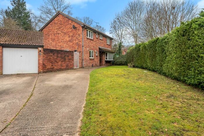 4 Bedroom Detached House To Rent In Quartz Close, Wokingham, RG41
