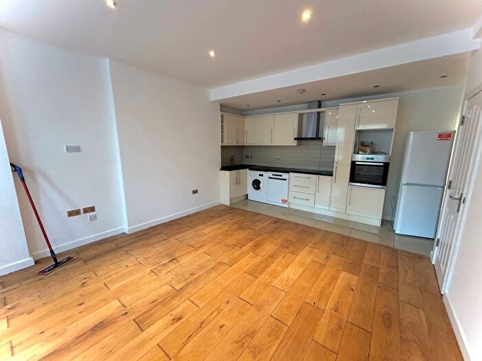 2 Bedroom Flat To Rent In Carshalton Road, Sutton, SM1