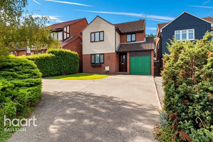 4 Bedroom Detached House For Sale In Lower Road, Hockley, SS5