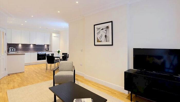 3 Bedroom Flat To Rent In Hamlet Gardens, London, W6