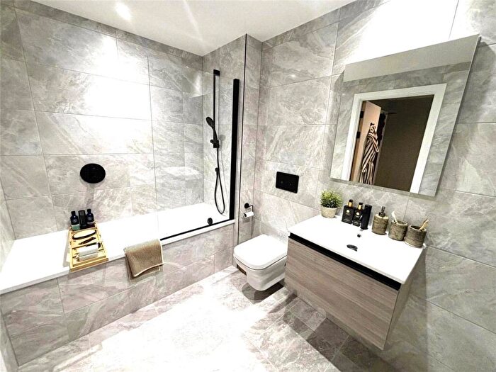 2 Bedroom Apartment To Rent In One Eastside, Jennens Road, Birmingham, West Midlands, B4