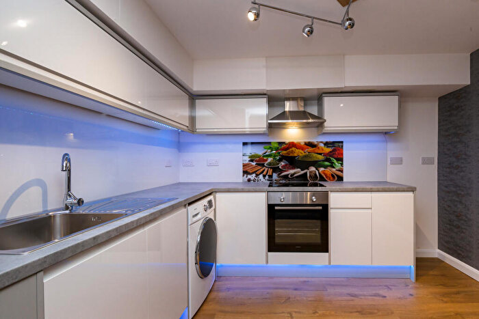 4 Bedroom Apartment To Rent In Leazes Terrace, Newcastle Upon Tyne, NE1