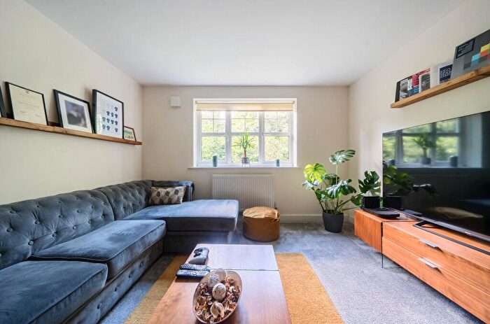 2 Bedroom Flat To Rent In Bassett Wood Road, Bassett, Southampton, Hampshire, SO16