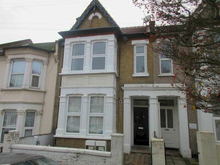 3 Bedroom Flat To Rent In Heygate Avenue, Southend-On-Sea, SS1