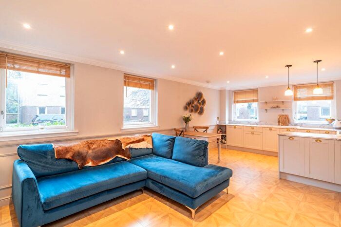 2 Bedroom Flat For Sale In / Ettrickdale Place, Stockbridge, Edinburgh, EH3