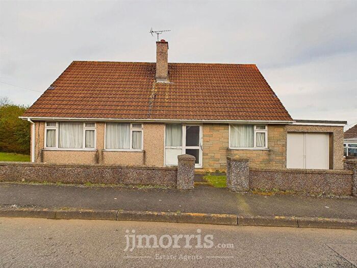 4 Bedroom Detached Bungalow For Sale In Penbanc, Fishguard, SA65
