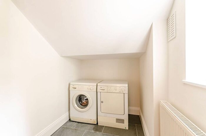 2 Bedroom Flat To Rent In Grosvenor Avenue, Canonbury, London, N5