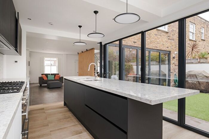 4 Bedroom Terraced House To Rent In Tottenham Road, London, N1