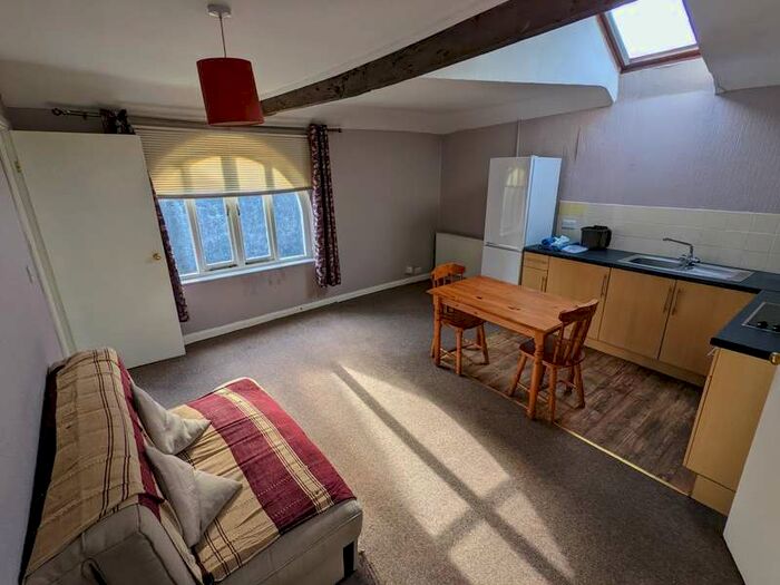 1 Bedroom Flat To Rent In King Street, Carmarthen, Carmarthenshire, SA31