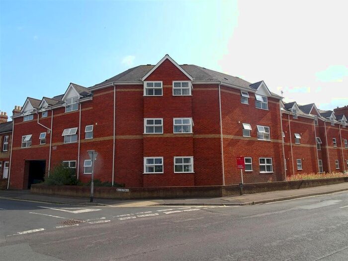 2 Bedroom Flat To Rent In Winchester Street, Taunton, TA1