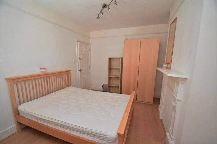 5 Bedroom House To Rent In Polygon, SO15