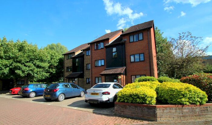 1 Bedroom Flat To Rent In Turnpike Lane, Uxbridge, Greater London, UB10