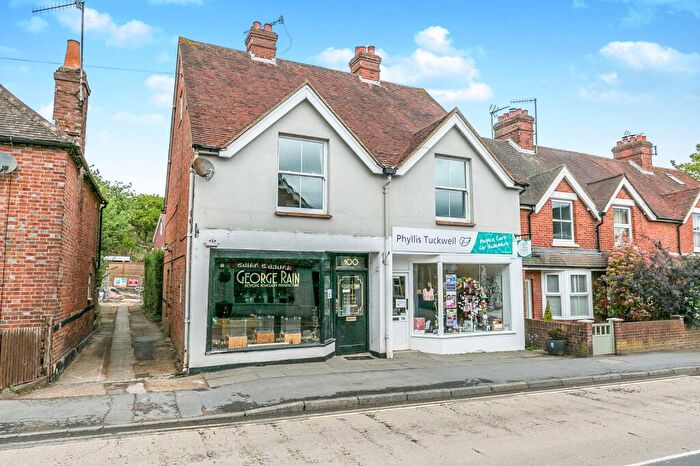 2 Bedroom Flat To Rent In Wey Hill, Haslemere, GU27