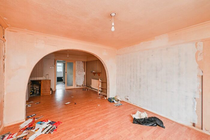2 Bedroom End Of Terrace House For Sale In Roman Street, Hoddesdon, EN11