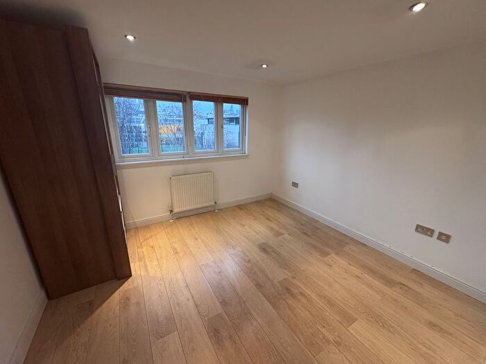 3 Bedroom Terraced House To Rent In Hainton Close, London, London, E1