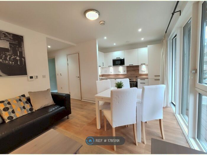 1 Bedroom Flat To Rent In Blondin Way, London, SE16