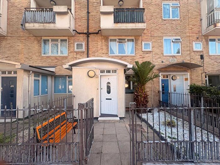 2 Bedroom Maisonette To Rent In Nye Bevan Estate, Hackney, London, E5