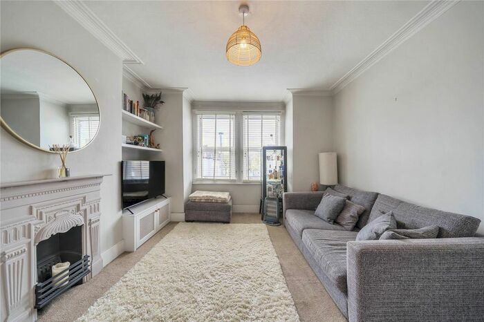 2 Bedroom Flat To Rent In Crealock Street, London, SW18