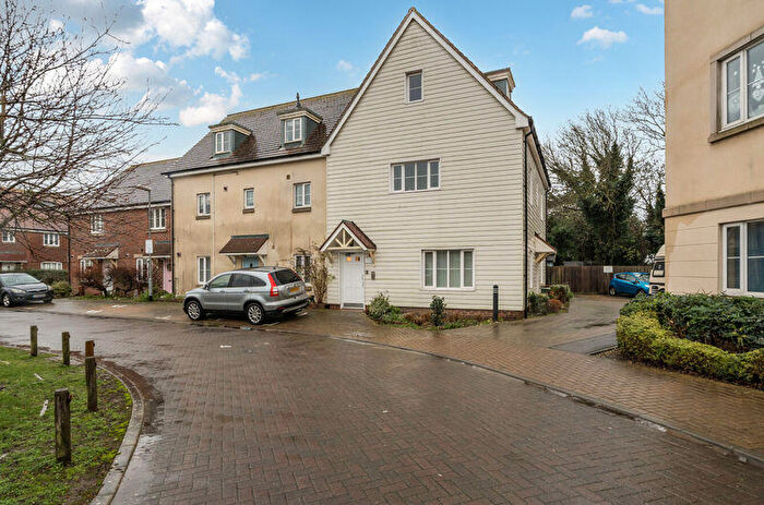 2 Bedroom Flat For Sale In Whyke Marsh, Chichester, PO19