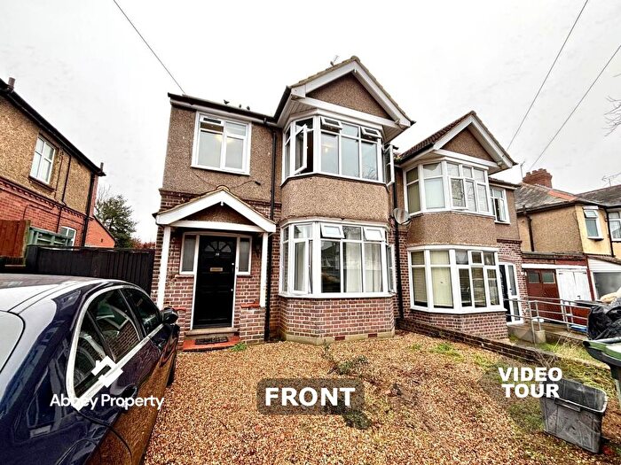 3 Bedroom Semi-Detached House To Rent In St. Michaels Crescent, Luton, LU3