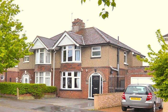 3 Bedroom Semi-Detached House For Sale In Windermere Road, Gloucester, GL2