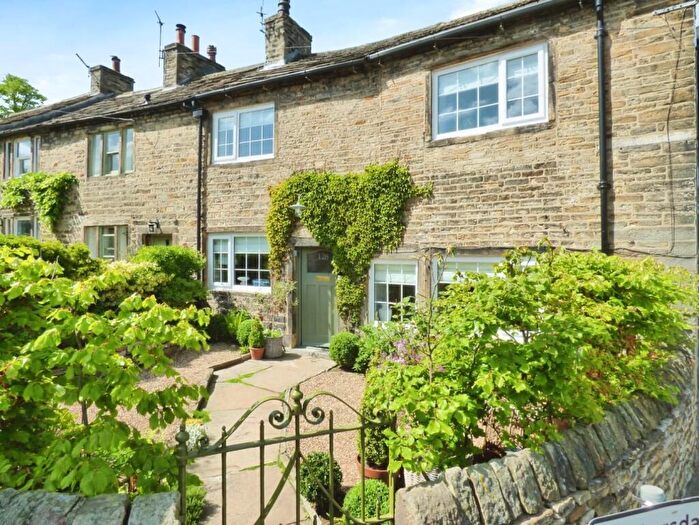 2 Bedroom End Of Terrace House For Sale In Oilve's Cottage, Main Street, Cononley, BD20