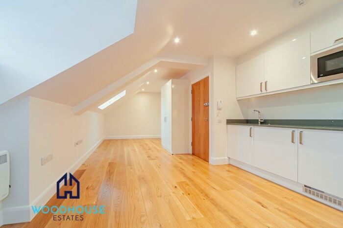 Studio To Rent In Kilburn High Road, London, NW6