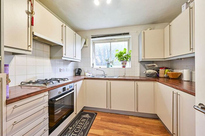 2 Bedroom Flat For Sale In Nelson Grove Road, South Wimbledon, London, SW19