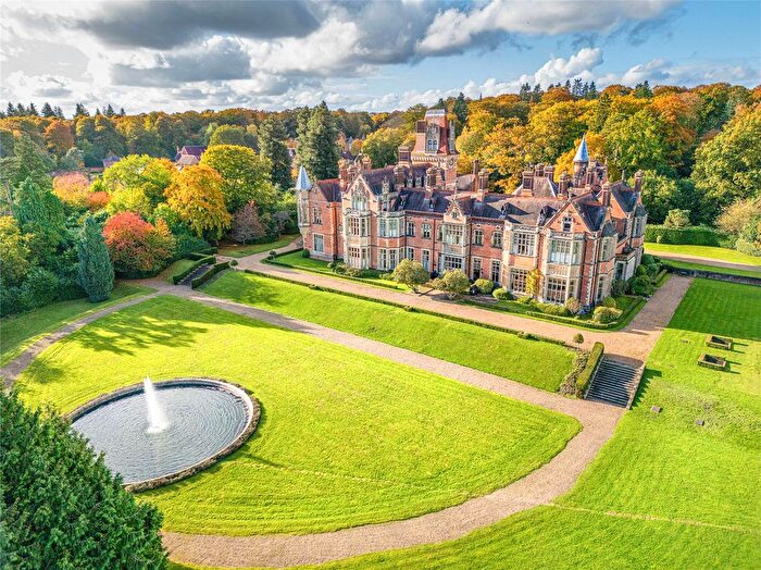 4 Bedroom Flat For Sale In Wyfold Court, Kingwood, Henley-On-Thames, Oxfordshire, RG9