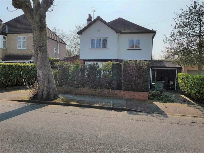 4 Bedroom Detached House To Rent In Crossways, Romford, RM2