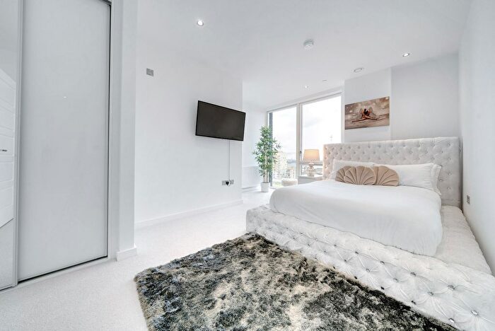 3 Bedroom Flat To Rent In Shackleton Way, London, E16