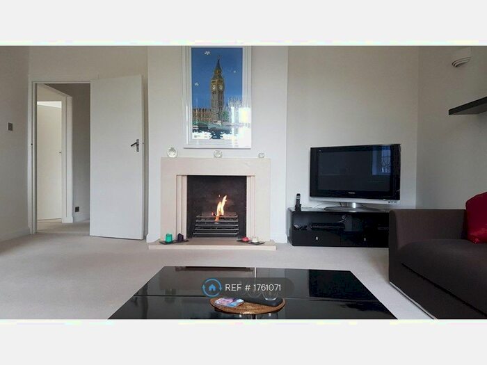 3 Bedroom Flat To Rent In Cambridge Park, East Twickenham, TW1