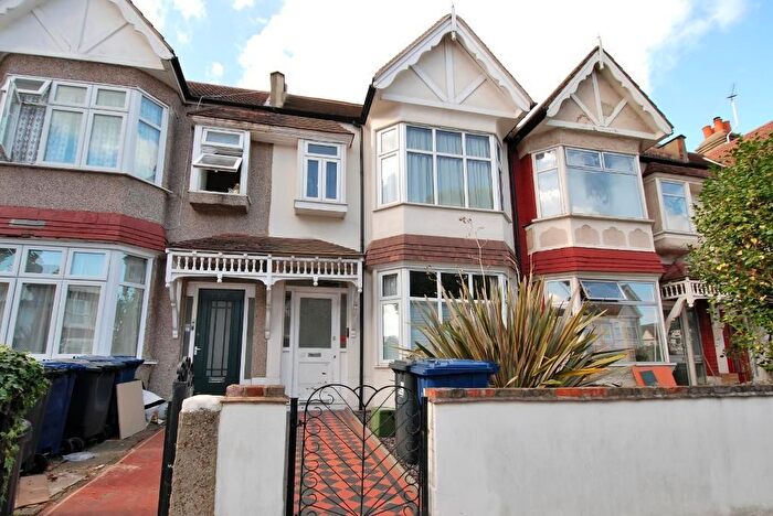 2 Bedroom Flat To Rent In Northcroft Road, Ealing, London, W13