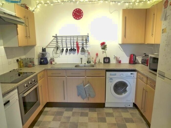 1 Bedroom Flat To Rent In Canute Road, Ocean Village, Southampton, SO14