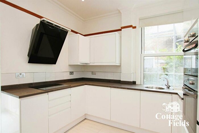 4 Bedroom House To Rent In Queens Road, Enfield, EN1