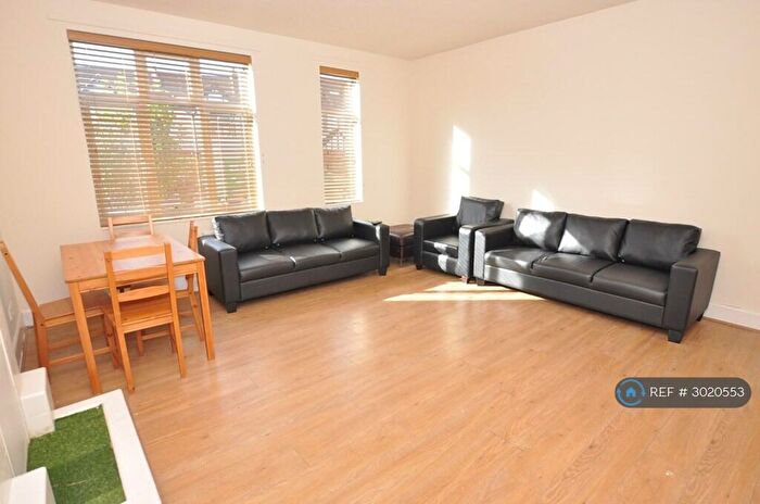 5 Bedroom Detached House To Rent In Finchley Lane, London, NW4