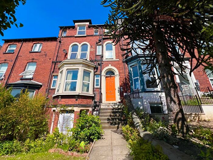 Flat To Rent In Kelso Road, Hyde Park, Leeds, LS2