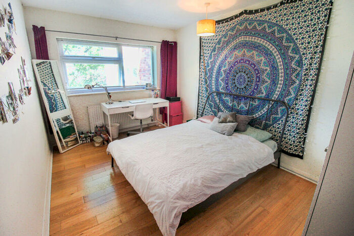 2 Bedroom Apartment To Rent In Beech Court, Willowbank, M14