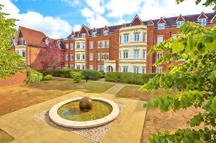 2 Bedroom Apartment For Sale In London Road, Guildford, Surrey, GU1