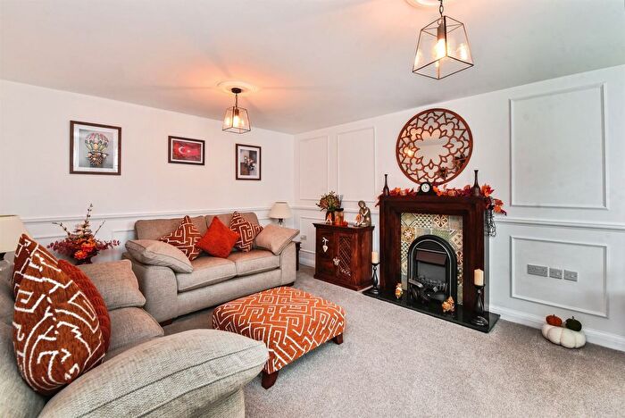 4 Bedroom Detached House For Sale In Cheviot Road, Westbury, BA13
