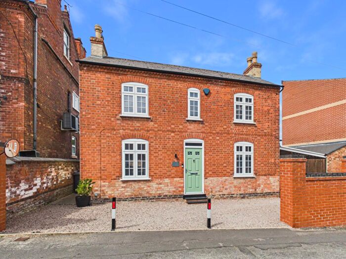 2 Bedroom Detached House For Sale In Greenhill Rise, Carlton, Nottingham, NG4