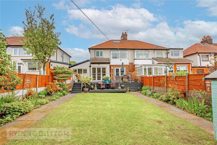 4 Bedroom Semi-Detached House For Sale In Oldham Road, Grasscroft, Saddleworth, OL4