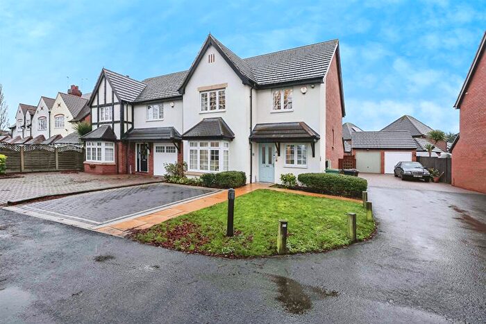 3 Bedroom Detached House For Sale In The Green, Castle Bromwich, Birmingham, B36