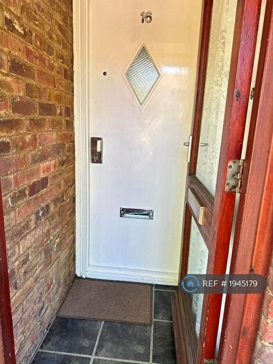 1 Bedroom Flat To Rent In Kings Court, London, E13